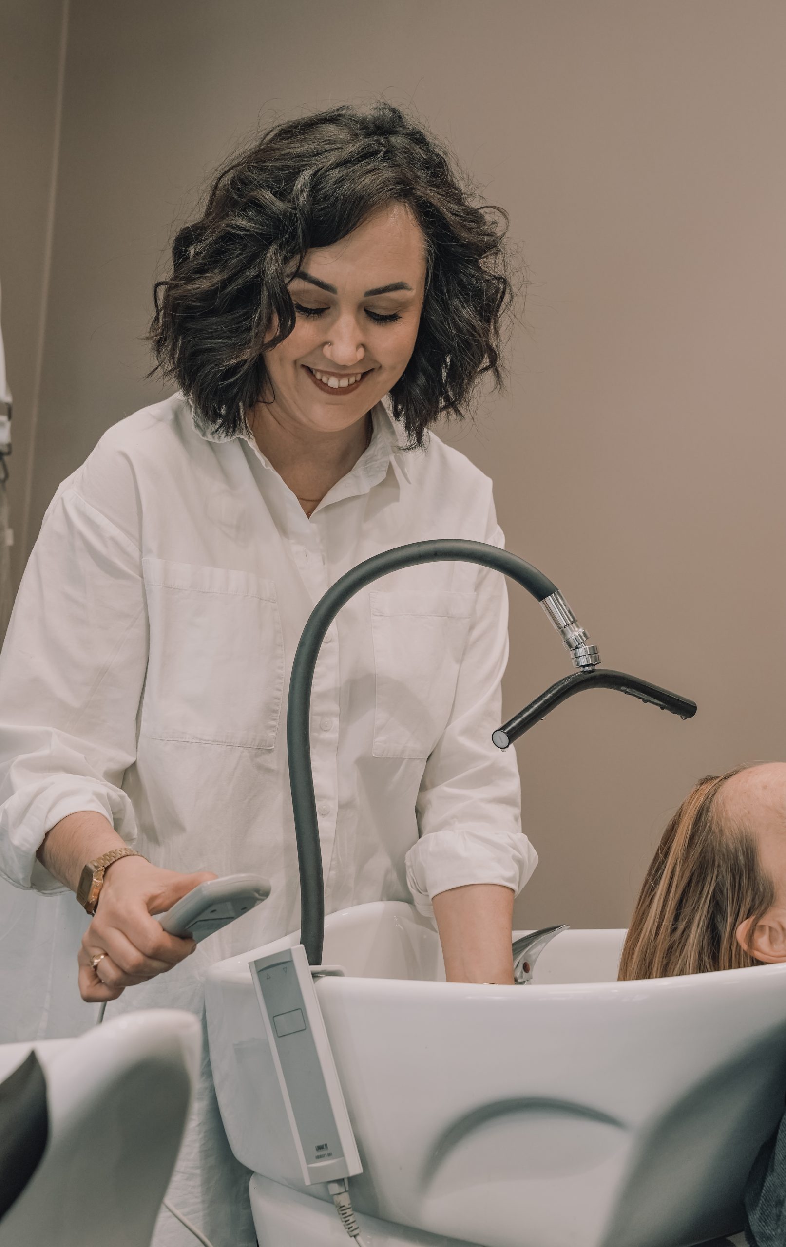 Conseil et soin au bac à shampoing Studio 115